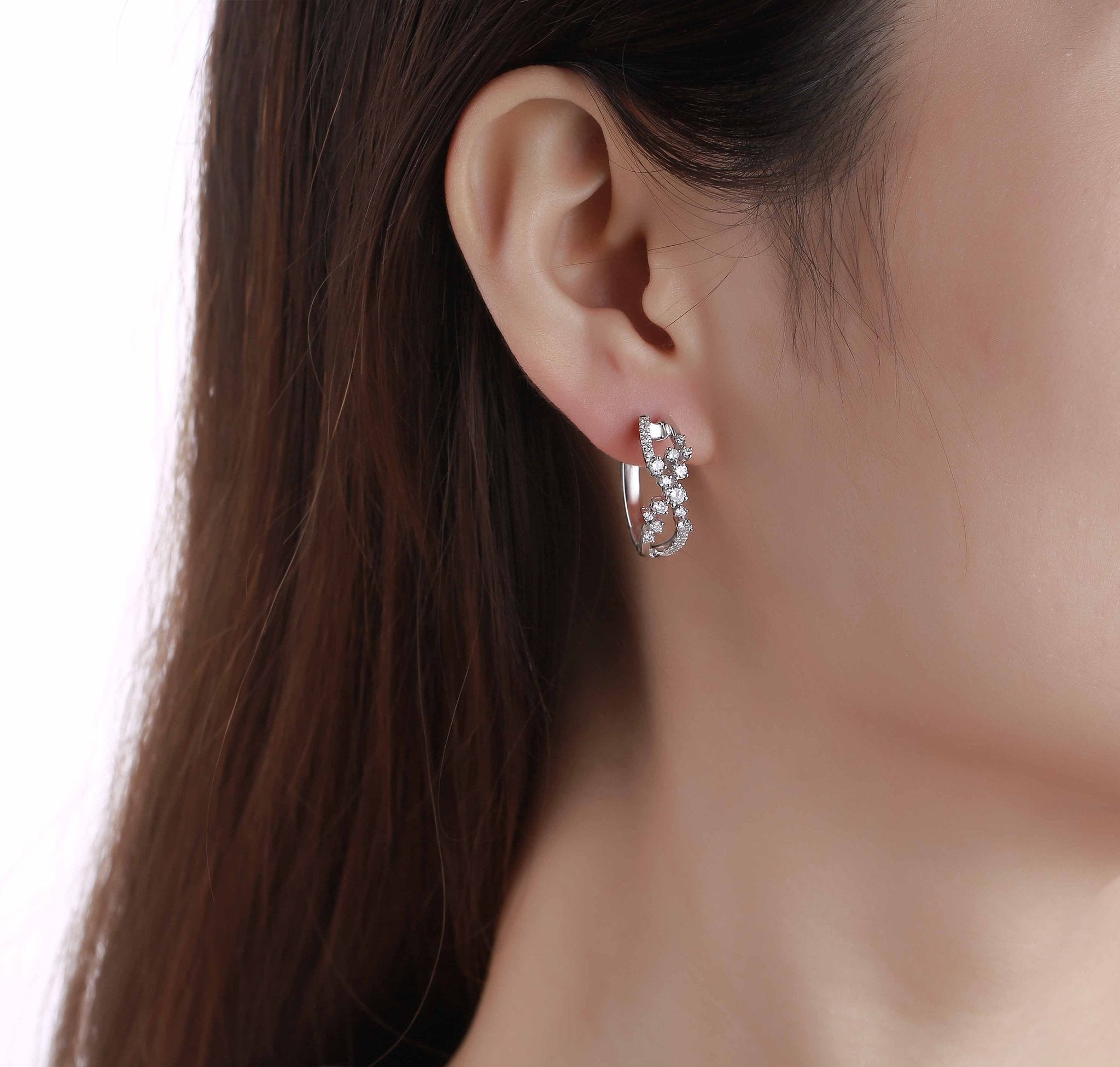 Smiling Rocks Lab Grown Diamond Drizzle Infinity Hoop Earrings in 10 K 0.78ctw White Gold